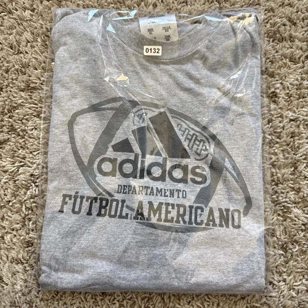 Vintage Adidas Departamento de Fútbol Americano Graphic Tee - Youth XL / Adult S